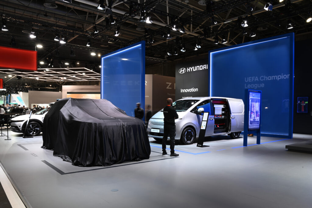Hyundai, yeni BAYON’u Paris’te tanıttı. İzmit’te üretilecek modelin hibriti 2027’de gelecek. Yeni TUCSON ve elektrikli STARIA Cargo da sergilendi.