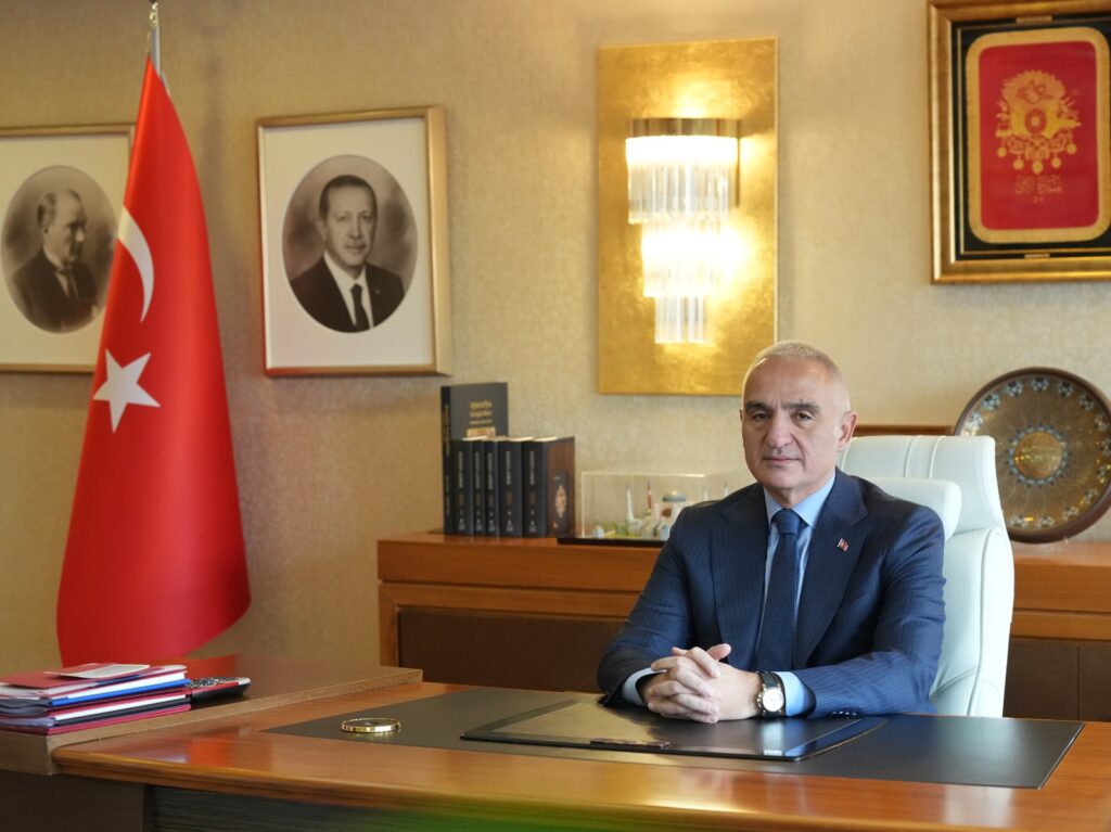 Kaçakçılara sınırlarda şafak baskını: 7 bini aşkın tarihî eser kurtarıldı 5 1792566171 KU LTU R VE TURI ZM BAKANI MEHMET NURI ERSOY