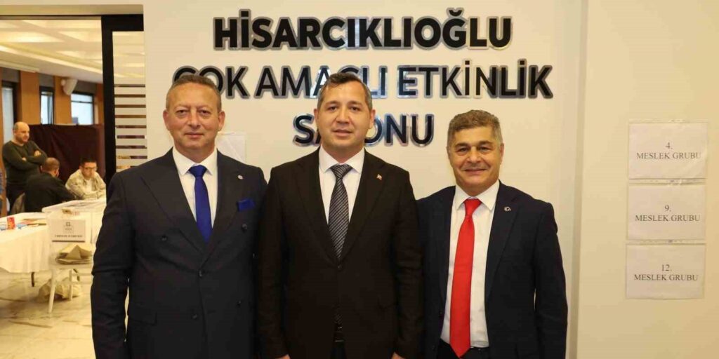 Bafra TSO seçimlerinde Göksel Başar’ın listesi öne çıktı 3 Bafra TSO seçimlerinde Göksel Başar’ın kırmızı listesi 920 oy aldı. Seçim sürecinin ardından kırmızı liste 12 meslek grubunun tamamında kazanmış oldu.