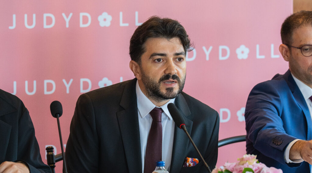 C-Beauty markası Judydoll, Afili Brands iş birliğiyle Türkiye pazarına giriş yaptı. Marka 2027 sonunda yüzde 5’in üzerinde pazar payı hedefliyor.