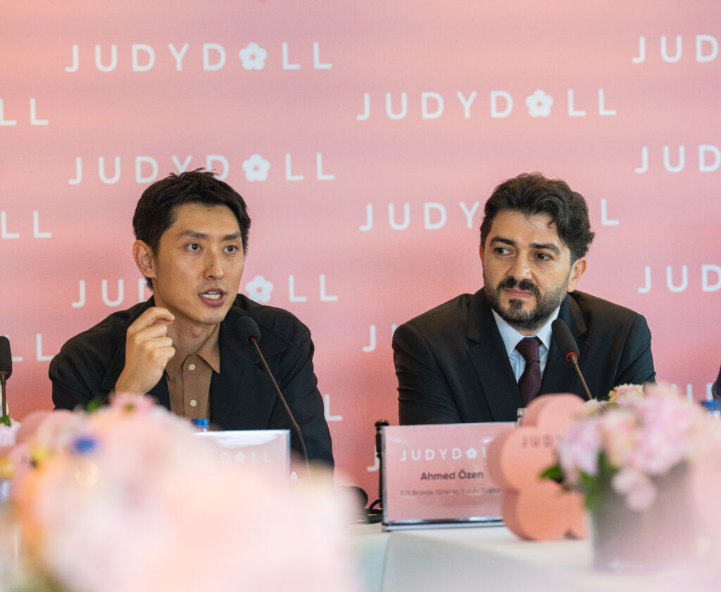 C-Beauty markası Judydoll, Afili Brands iş birliğiyle Türkiye pazarına giriş yaptı. Marka 2027 sonunda yüzde 5’in üzerinde pazar payı hedefliyor.