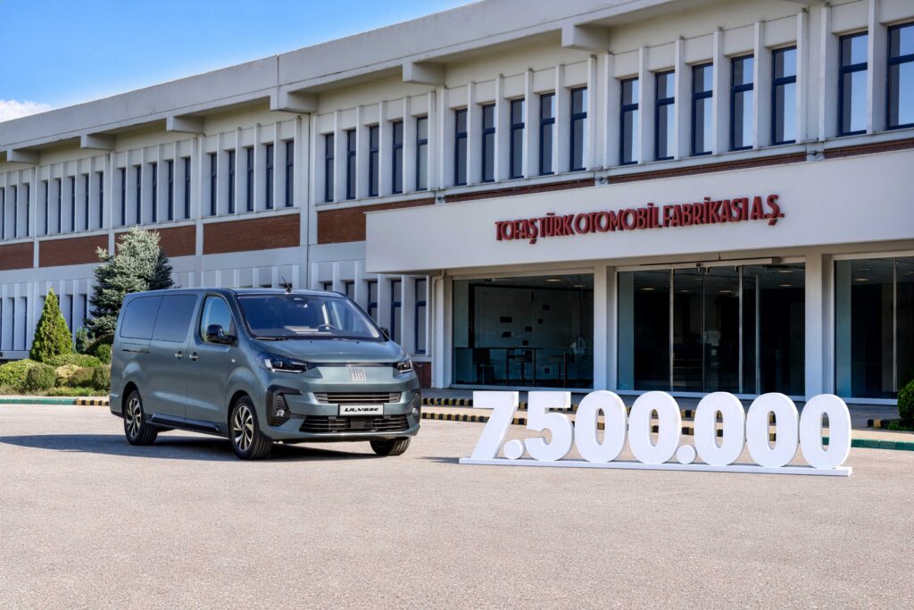 Tofaş, Bursa Fabrikası’nda 7,5 milyonuncu aracını üretti. Fiat Ulysse yeni kilometre taşı olurken Kuzey Amerika’ya ihracatın 2027’de yeniden başlaması hedefleniyor.