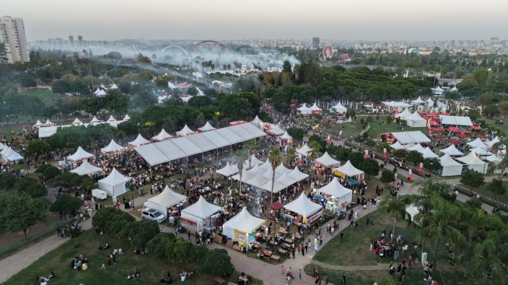 Adana Lezzet Festivali gastronomi şöleniyle sona erdi 4 10. Uluslararası Adana Lezzet Festivali, gastronomi söyleşileri, workshoplar ve Kıraç konseriyle üç günlük programını tamamladı.