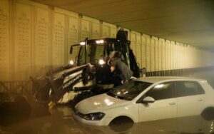 istanbul valiligi saganagin bilancosunu acikladi binlerce ihbar rekor yagis 1822744 202610142043 20261014204330 2