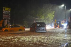 istanbul valiligi saganagin bilancosunu acikladi binlerce ihbar rekor yagis 1822744 202610142043 20261014204331 5