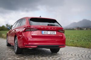 skoda tarihinin ilk tam hibriti octavia oldu 100 km de 4 3 litre211272 2