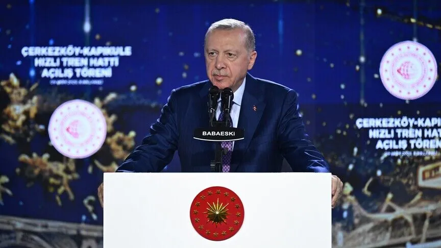 Cumhurbaşkanı Erdoğan, Çerkezköy-Kapıkule Hızlı Tren Hattı’nın Anadolu’daki üretim merkezlerini Avrupa pazarlarına bağlayacak stratejik bir ulaşım hattı olacağını söyledi.