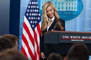 Beyaz Saray'da 5 günlük fırtına: Katie Zacharia'nın koltuğu sallandı 3 trumpin sozcusu 5 gunde gitti katie zacharia krizinin perde arkasi 1823226 202610162243 20261016224329 1